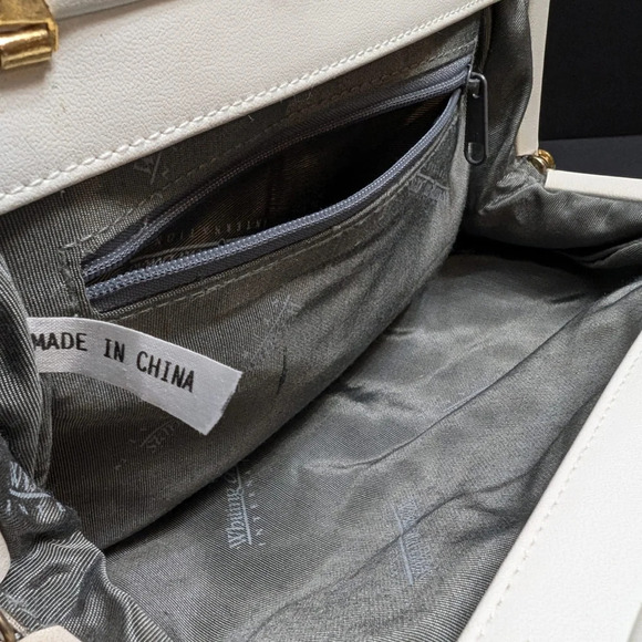 Whiting & Davis White Mesh Small Evening Bag with Strap and Clasp closure . - Picture 3 of 9